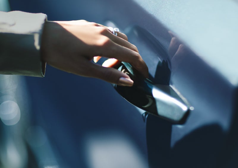 A hand gracefully grips the Light Touch Handle of a 2024 Lincoln Aviator® SUV to demonstrate its ease of use | Mark Ficken Lincoln in Charlotte NC