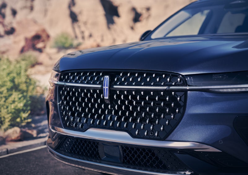 The stylish grille of a 2024 Lincoln Nautilus® SUV sparkles in the sunlight. | Mark Ficken Lincoln in Charlotte NC
