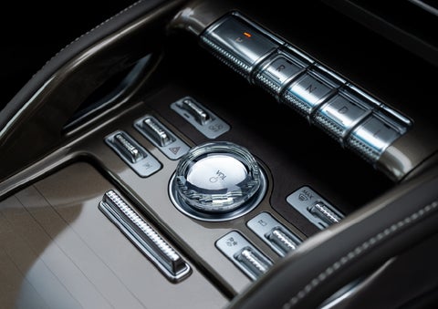 A crystal-inspired volume knob is shown in the center floor console of a 2024 Lincoln Nautilus® SUV. | Mark Ficken Lincoln in Charlotte NC